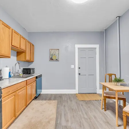 Historic Cozy Haven In Little Italy Apartment Cleveland Exterior photo